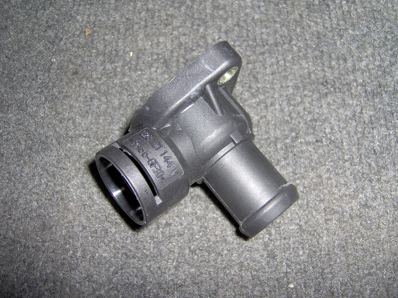 EGU - VW Flansch // Kühlmittelflansch mit Dichtung Neuware! 028121144N